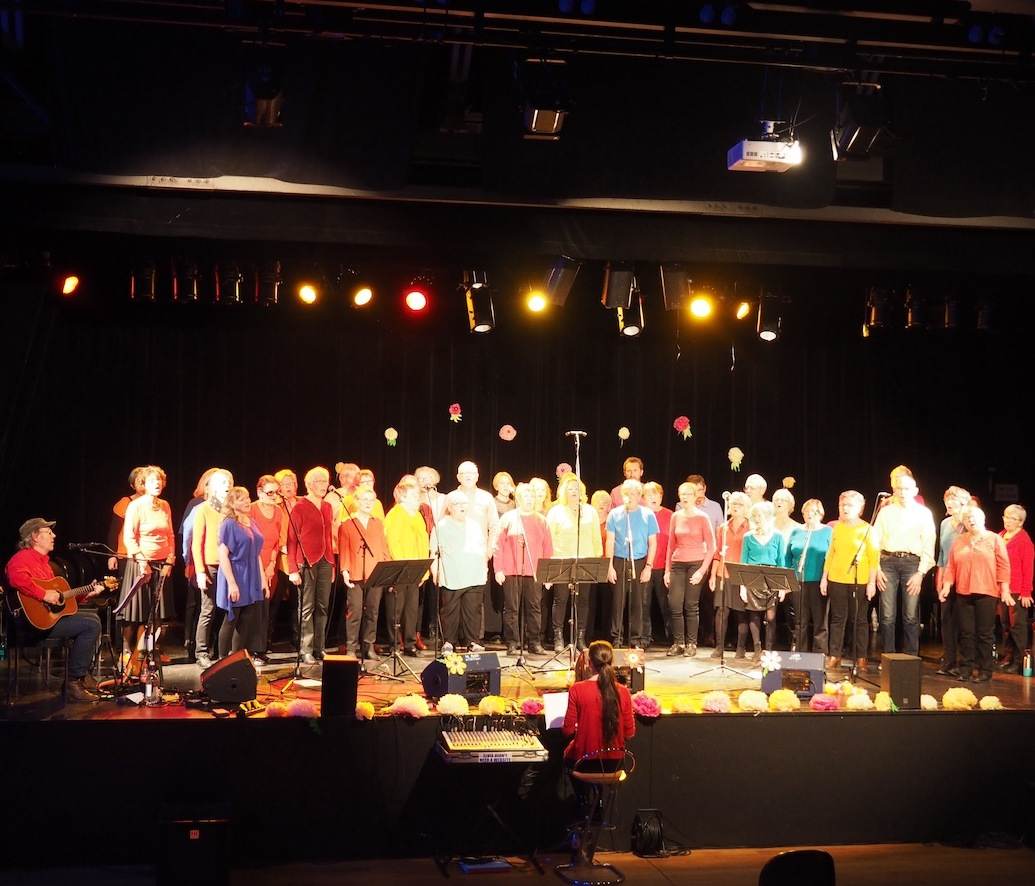 La chorale "Les Copains d'Accords" d'Esquibien et  "Plaisir de Chanter", la chorale de Plozévet